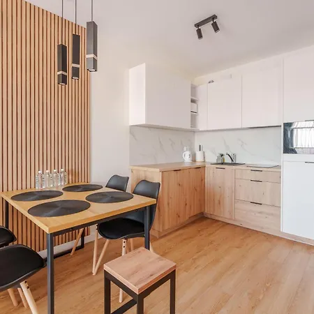 Przy Kollataja Z Parkingiem Appartamento